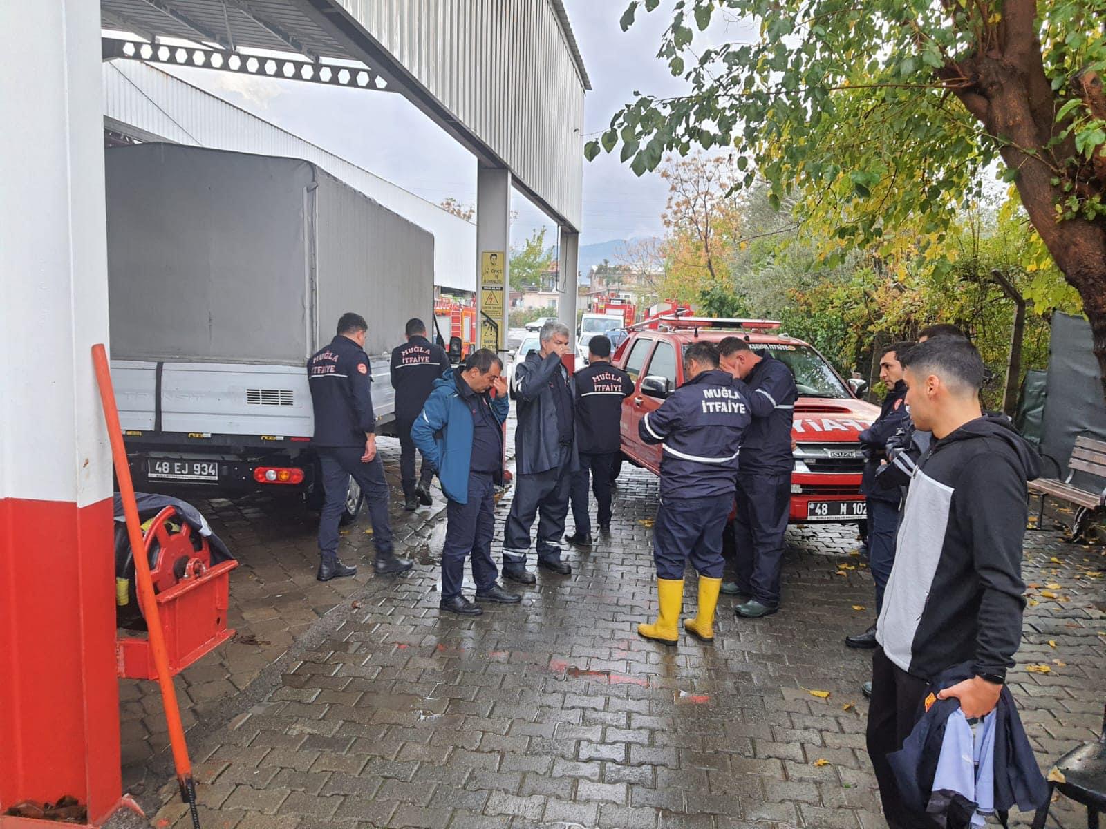 Büyükşehir Ekiplerinden Su Baskınlarına Anında Müdahale